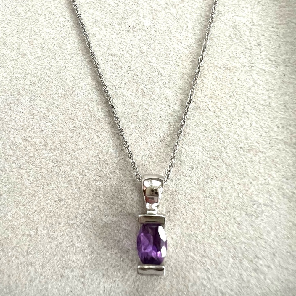 White gold 10k necklace with gemstone pendant